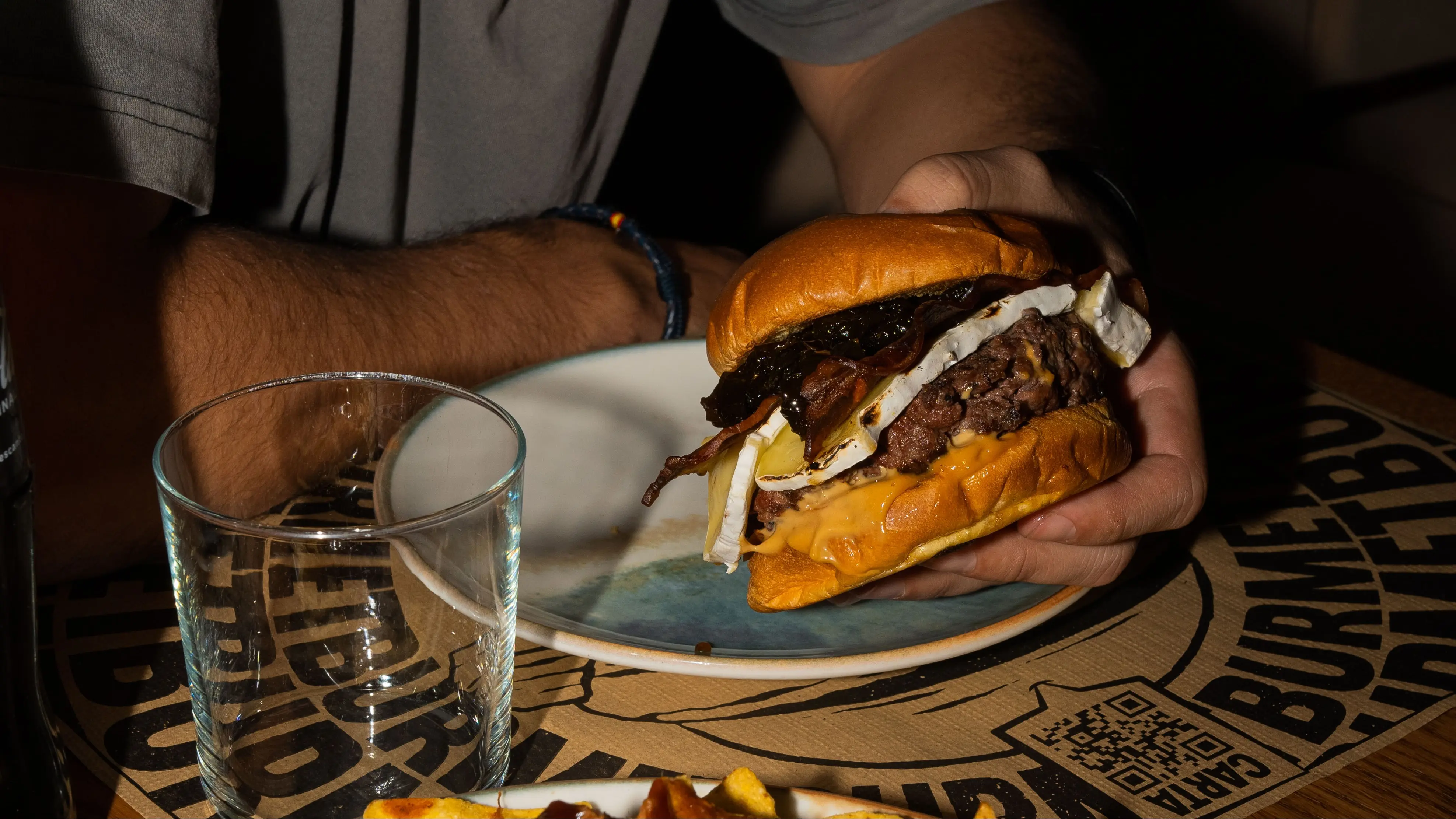 Cocina americana y brasa en Burmet